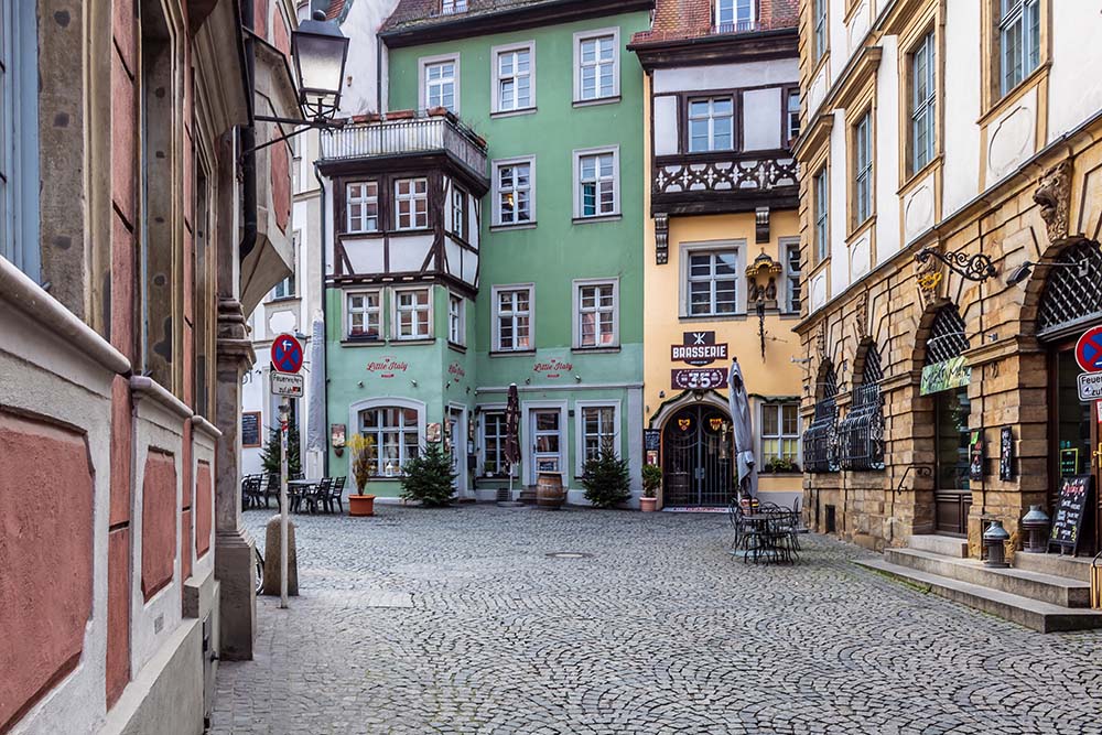 Bamberger Altstadt mit historischen Fachwerkhäusern und Kopfsteinpflastergasse
