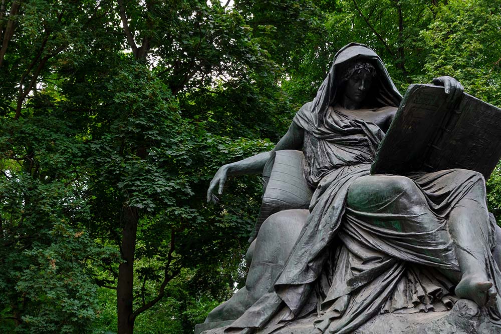 Sibylle‑Figur am Bismarck‑Nationaldenkmal im Tiergarten Berlin