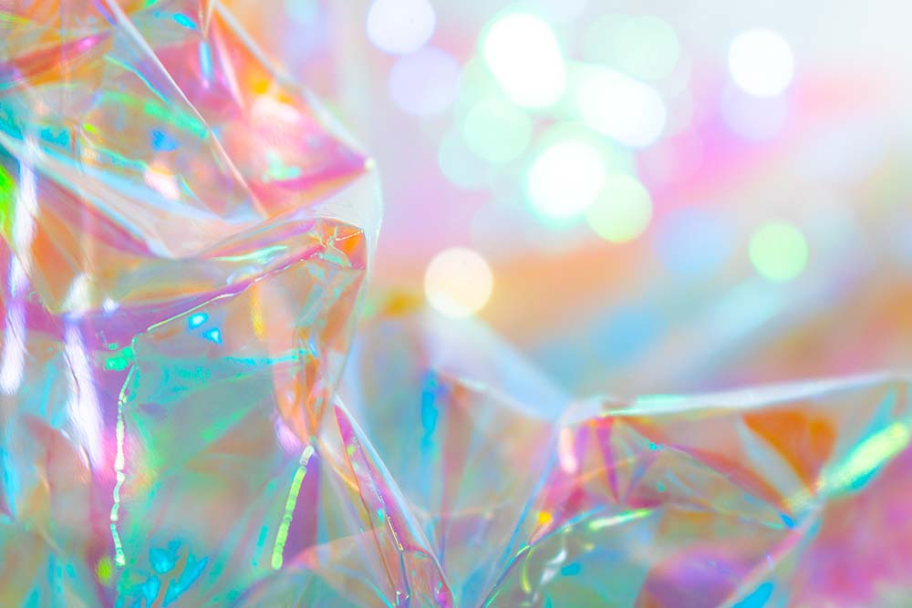 Irisierende Celophanfolie in pastellfarbiger Nahaufnahme