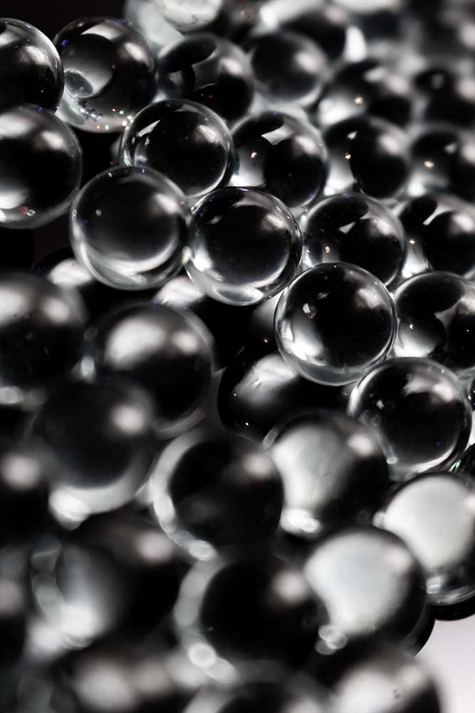 Transparente Glaskugeln in dichter Nahaufnahme