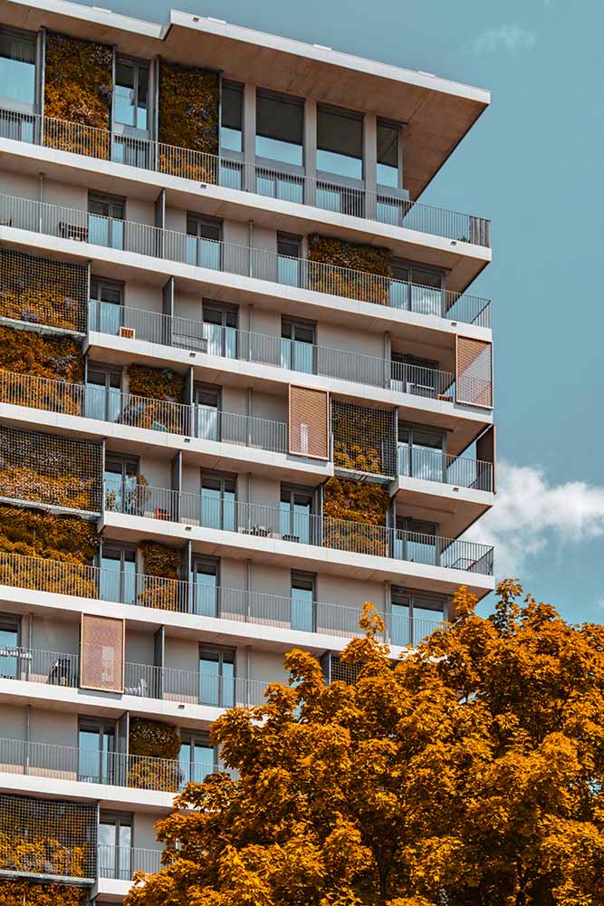 Modernes Wohngebäude in Erfurt mit begrünten Fassaden