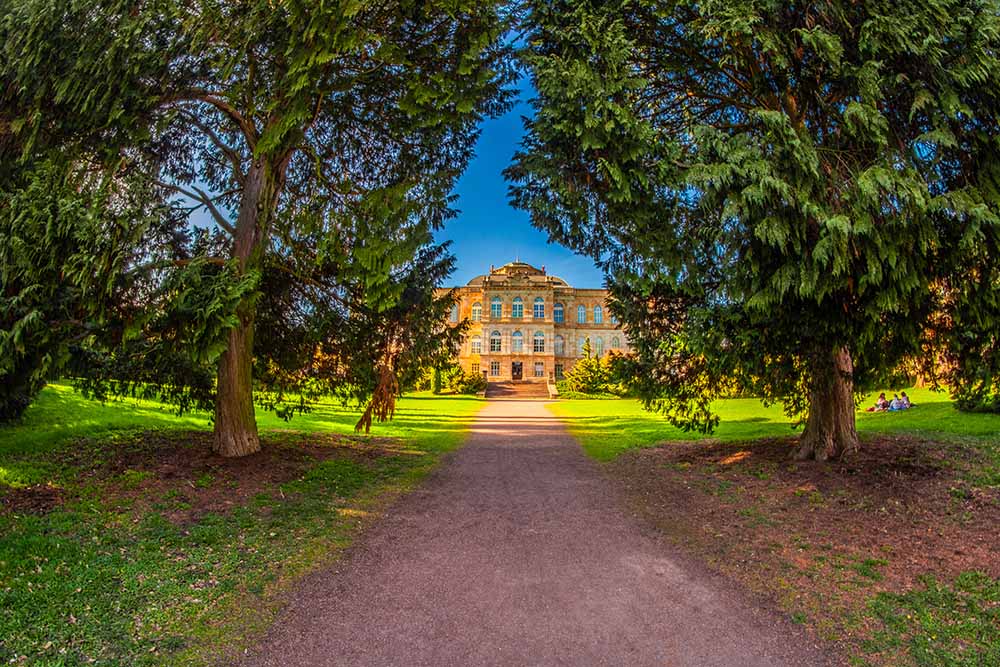 Ducal Museum Gotha, Parkweg between tall trees